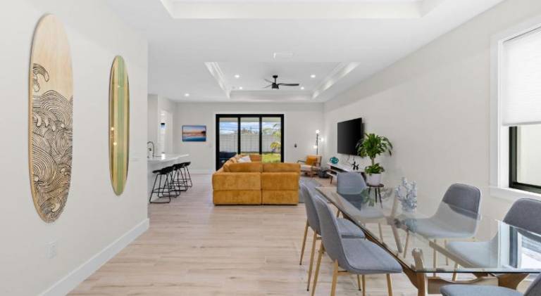 Colorful retreat near beach and pickleball courts — photo 3