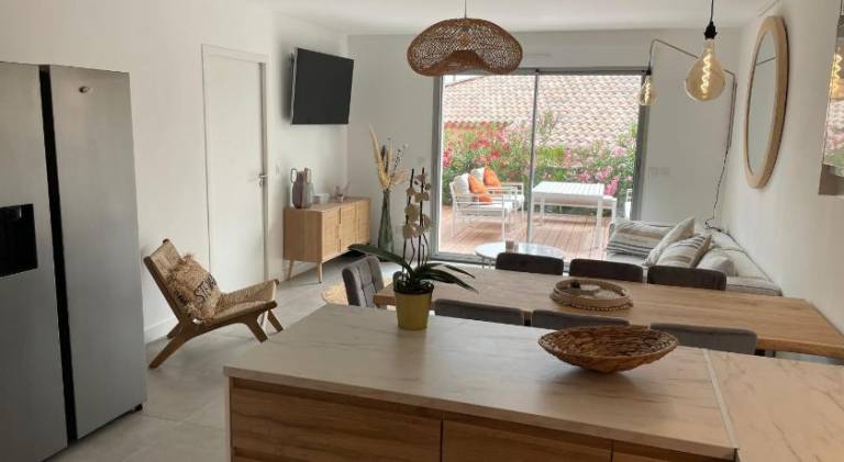 Fully equipped rental apartment with yard, patio & barbecue | Next to the beach | Pet-friendly — photo 3