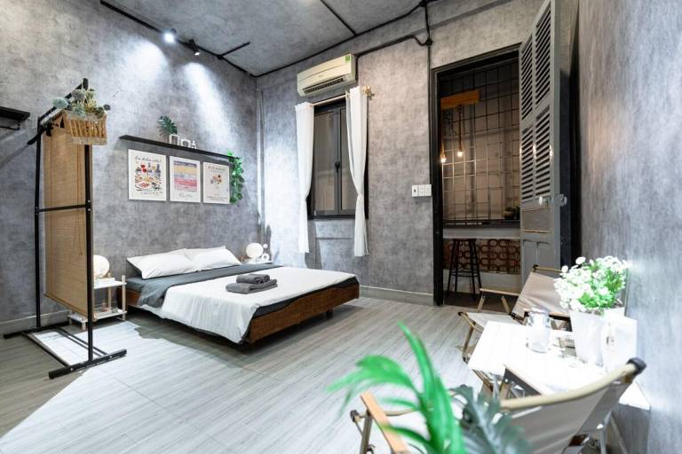 Small Cave: 75m2 Industrial Apt at Saigon Center — photo 2