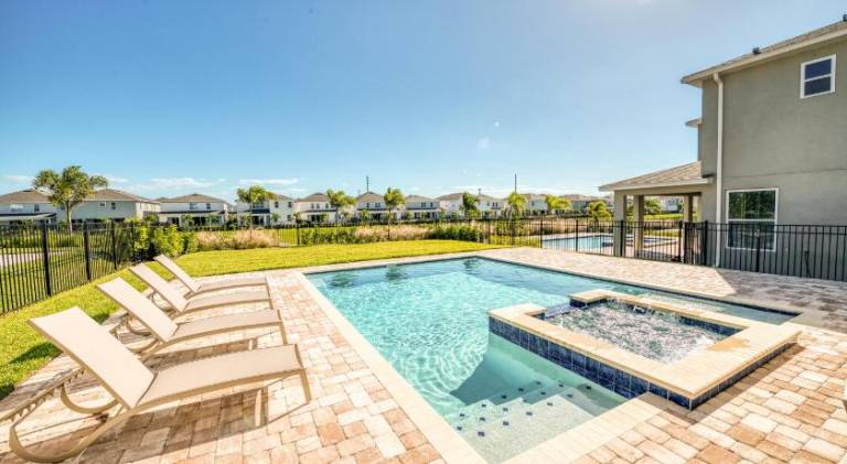 Pleasant vacation home with pool | Pet-friendly — photo 5