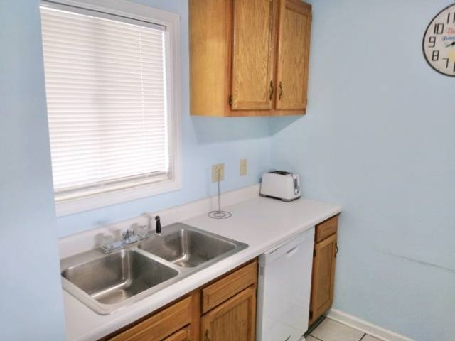 Condo with pool — photo 5