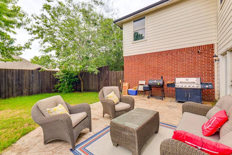 Shop, Play & Explore: Family Home in Allen — photo 2