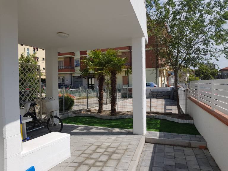 Rental apartment with garden, barbeque & terrace | Garden view — photo 4