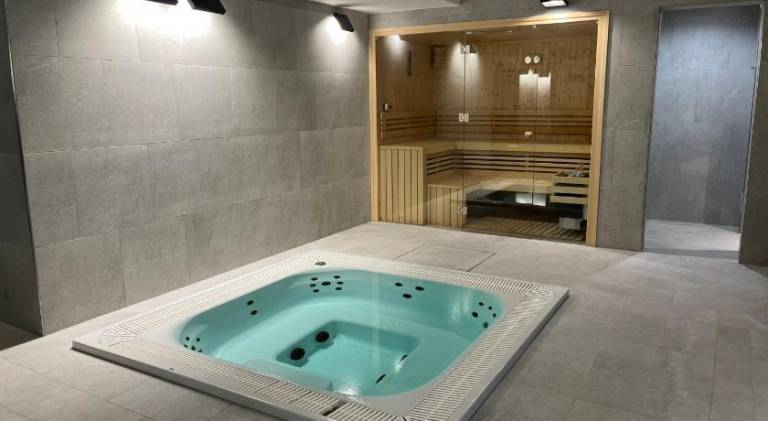 Rental apartment with pool & hot tub | Beach nearby | Dogs allowed — photo 4