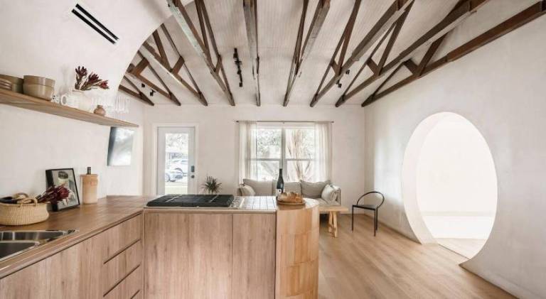 House with jacuzzi — photo 4