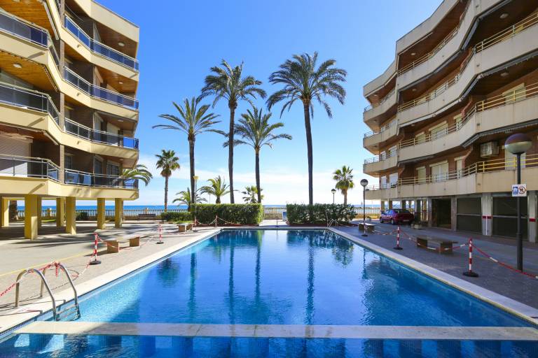 Charming holiday apartment with pool, patio & garden | Pets allowed in Cambrils