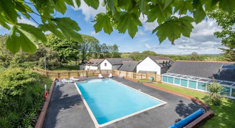 House with hot tub & pool | Pets are welcome — photo 5
