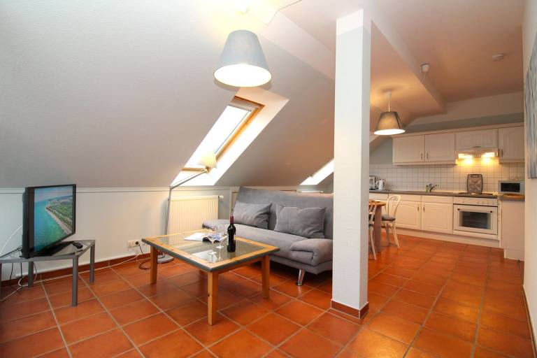 Appartementhaus Villa Sanssouci WE 1: strandnahe 2-Zimmer-Fewo mit Dachterrasse in Kuehlungsborn
