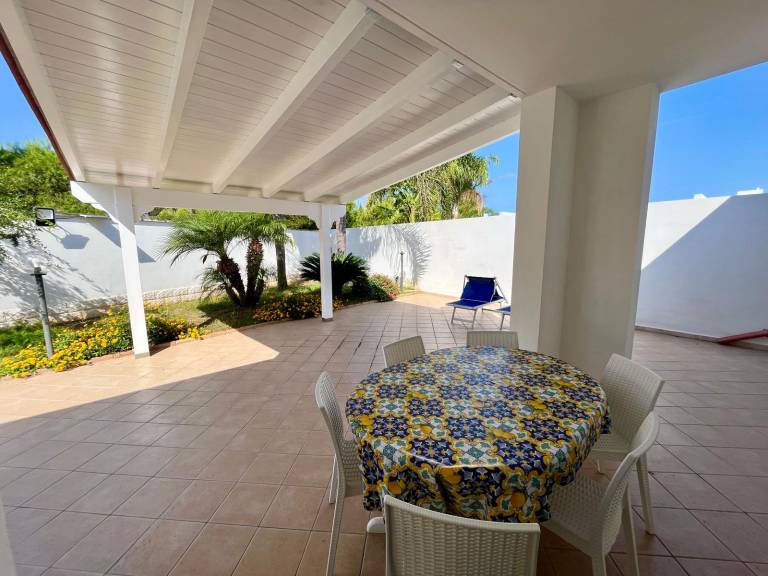Villa with yard — photo 2