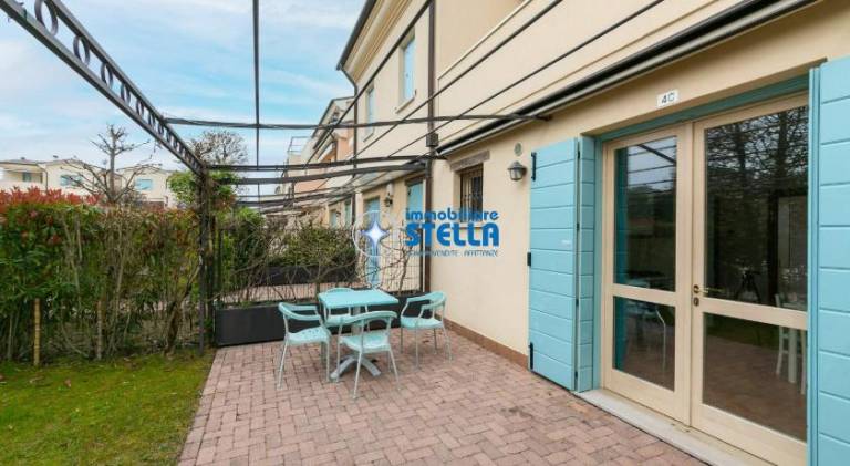 Apartment with pool — photo 5