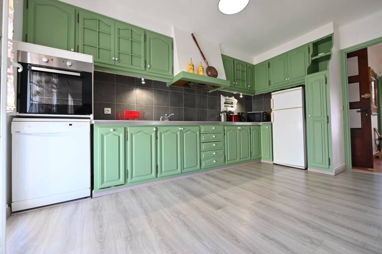 Fully equipped apartment with BBQ & yard | Sea view | Next to the beach | Pets are welcome — photo 2