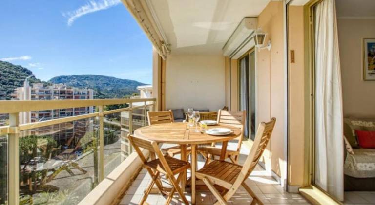 Apartment with private pool & patio in Mandelieu-La-Napoule
