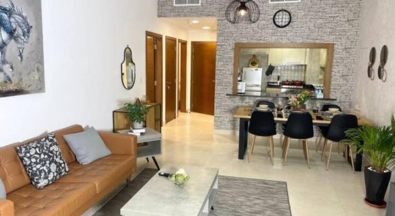 Rental apartment with BBQ, yard & jacuzzi in Abu Dhabi