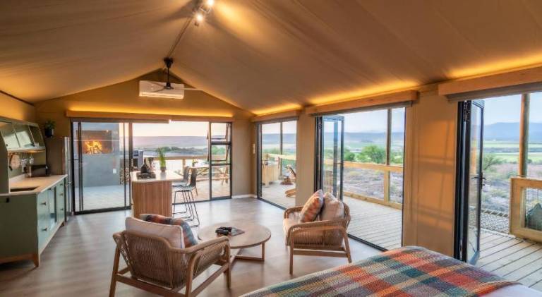 Chalet with barbeque, terrace & pool | Pets allowed — photo 2