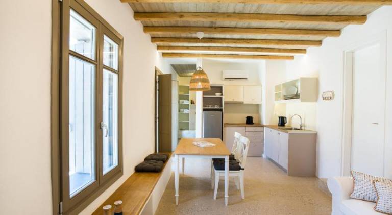 Vacation home with yard & patio — photo 2