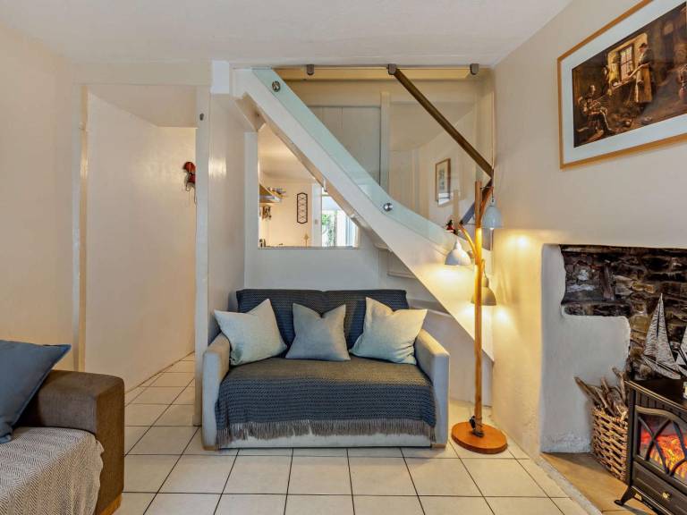 Cottage with garden — photo 4