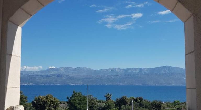 Charming rental apartment | Beach nearby | Perfect for remote work | Pets are welcome in Supetar