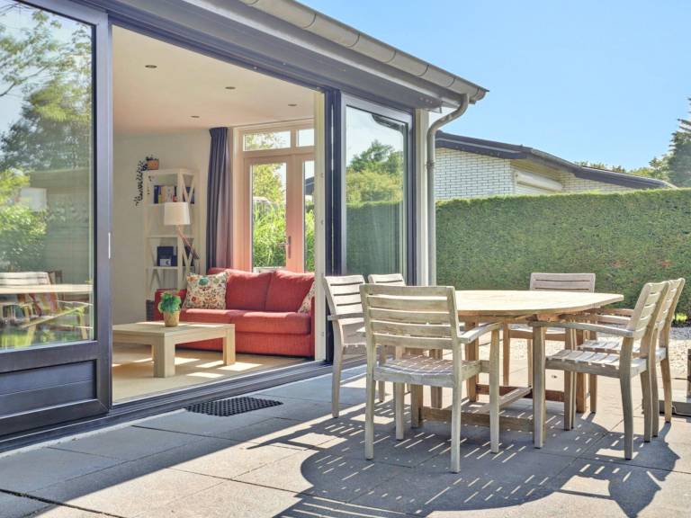 Villa with yard & patio | Beach nearby | Pets are welcome — photo 2