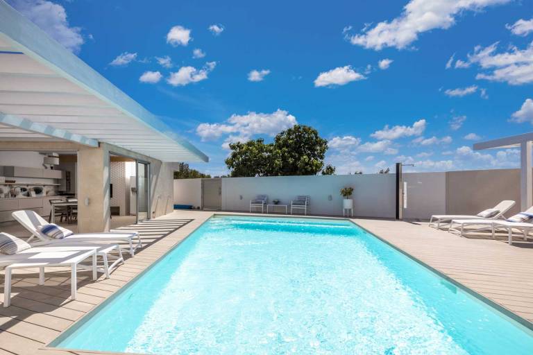 Villa with terrace, pool & yard | Pool view — photo 3
