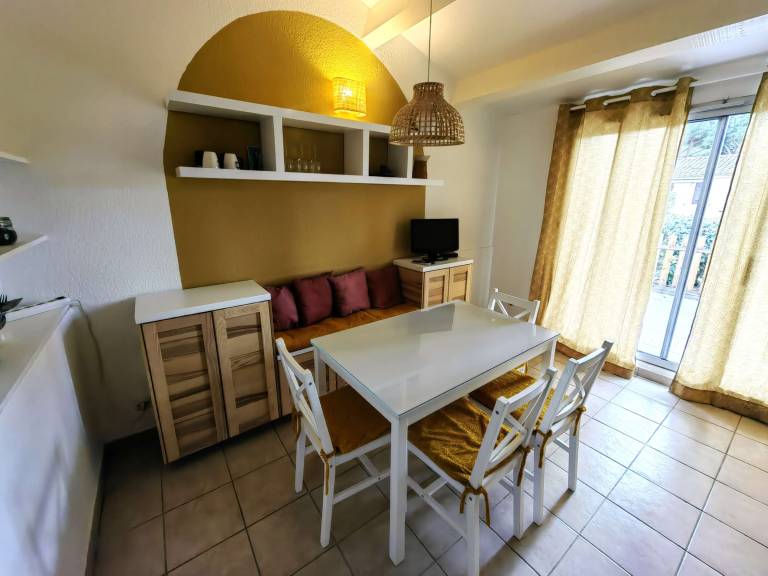 Air-conditioned semi-detached villa with pool, 4 pers, parking — photo 3