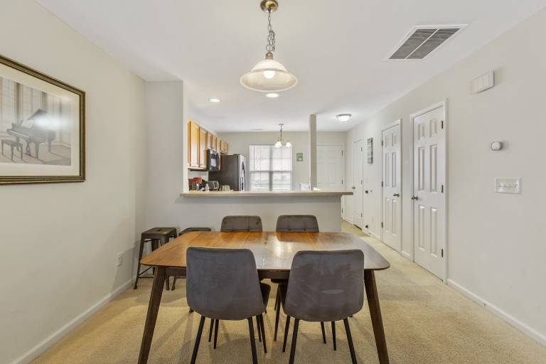 Apartment with pool — photo 4