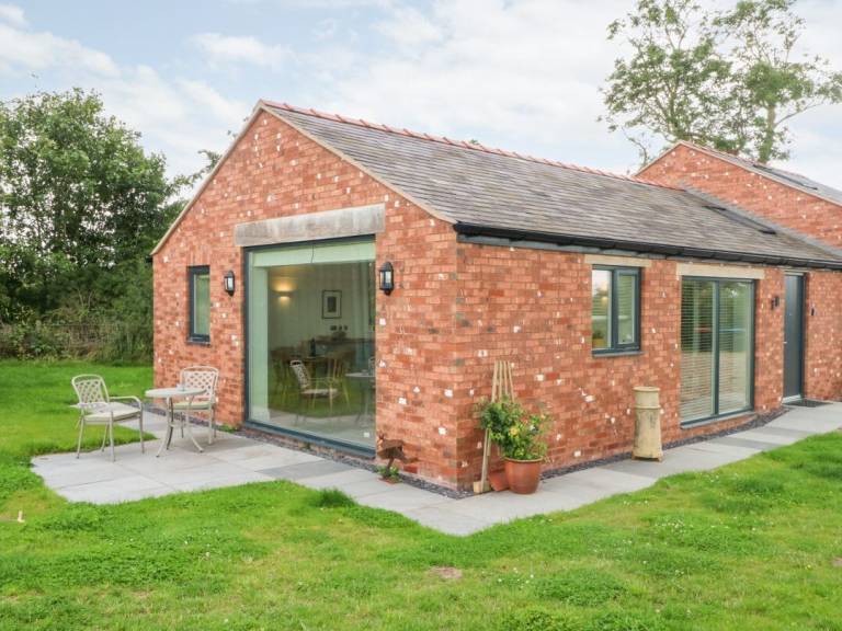 Cabin  Crewe-by-Farndon