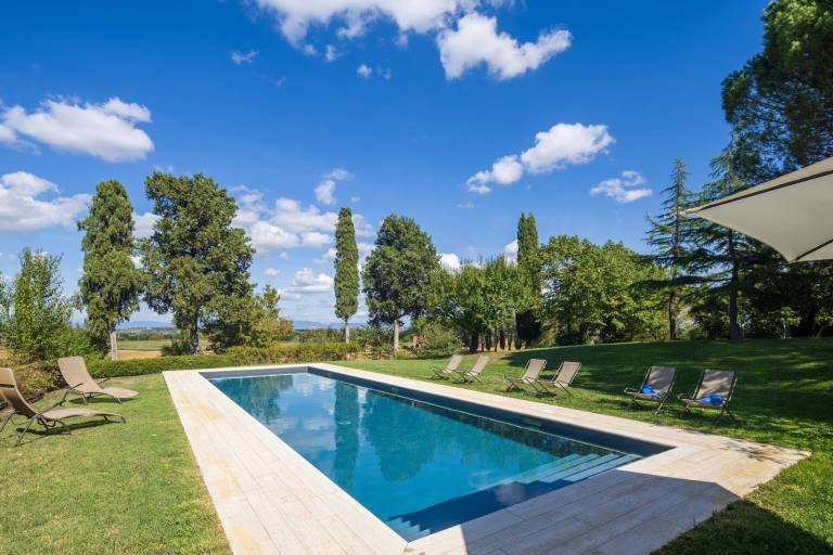 House with private pool, BBQ & yard — photo 2