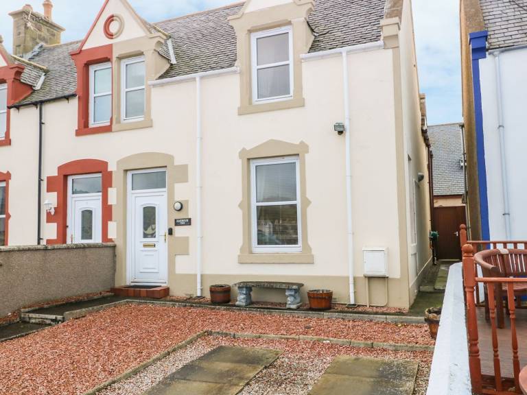 Cottage Buckie