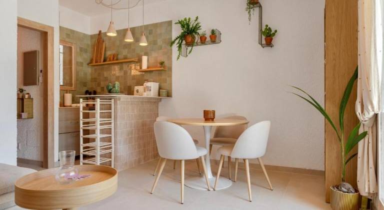 Holiday apartment with yard, barbecue & patio — photo 3