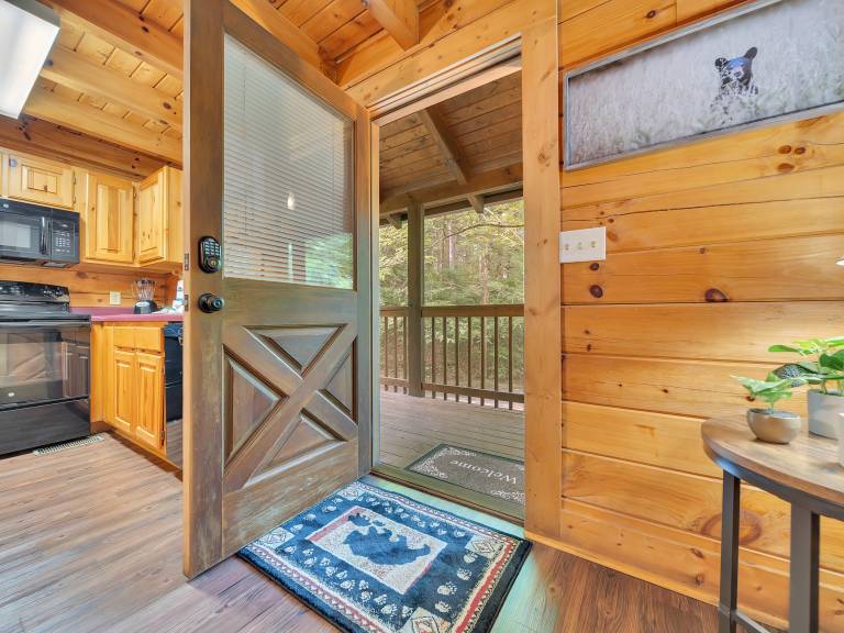Family-friendly cabin with hot tub, pool & grill | Mountain view | Pet-friendly — photo 3