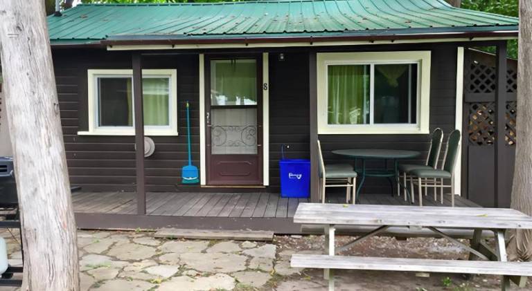 Vacation home with 2 rooms for 4 persons in Kawartha Lakes, ON