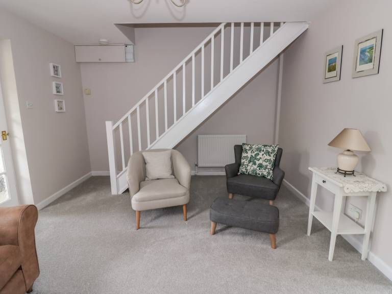Cottage with garden — photo 3