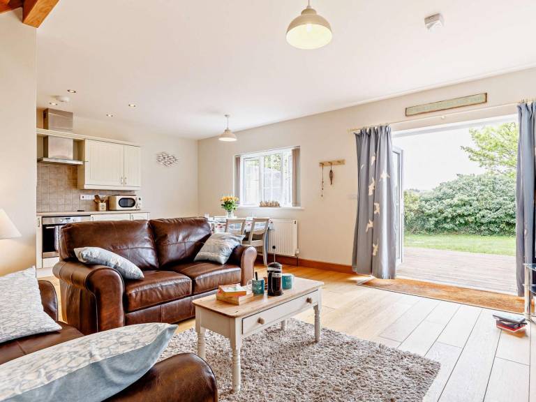 Fully equipped cottage with yard | Water view | Pets are welcome — photo 3
