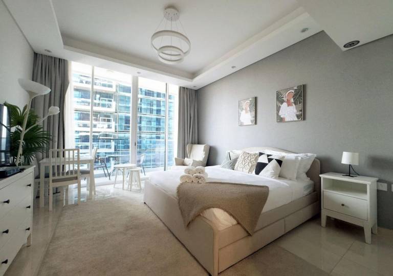 Wonderful vacation home with jacuzzi & pool | Perfect for remote work | Pet-friendly in Dubai