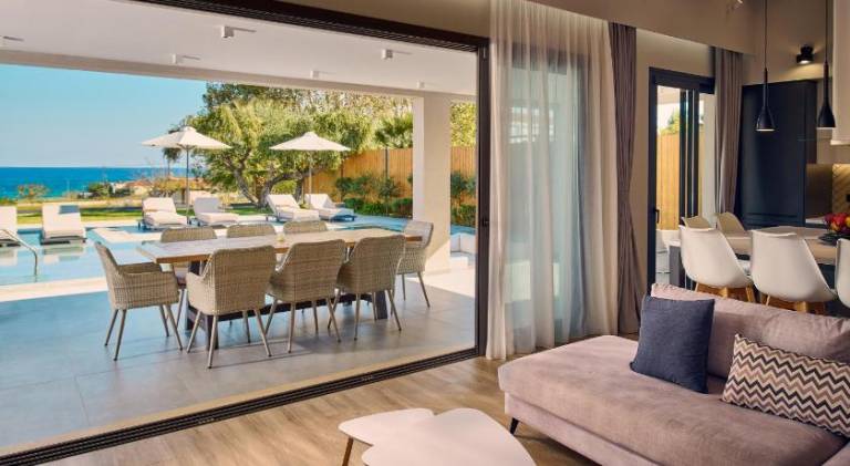 Villa with pool — photo 3