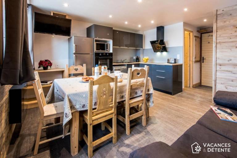 Luxury Apartment Sleep 10 Ski Parking Lockers in Tignes
