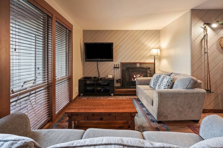 Family-oriented condo with heated pool, barbecue & hot tub | Dogs allowed — photo 2