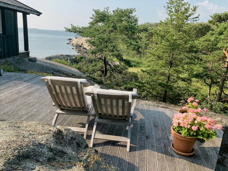 Family cabin by the sea with private pier — photo 3