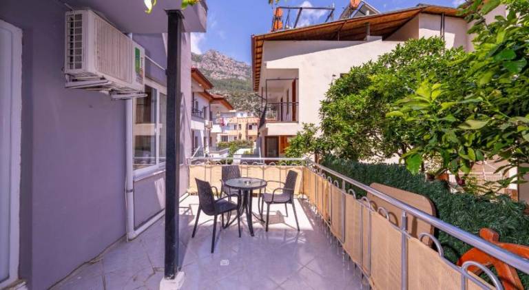 Serviced apartment with yard & patio | Dogs allowed — photo 4