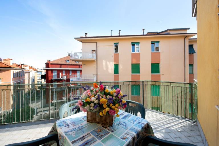 Holiday apartment with terrace — photo 2
