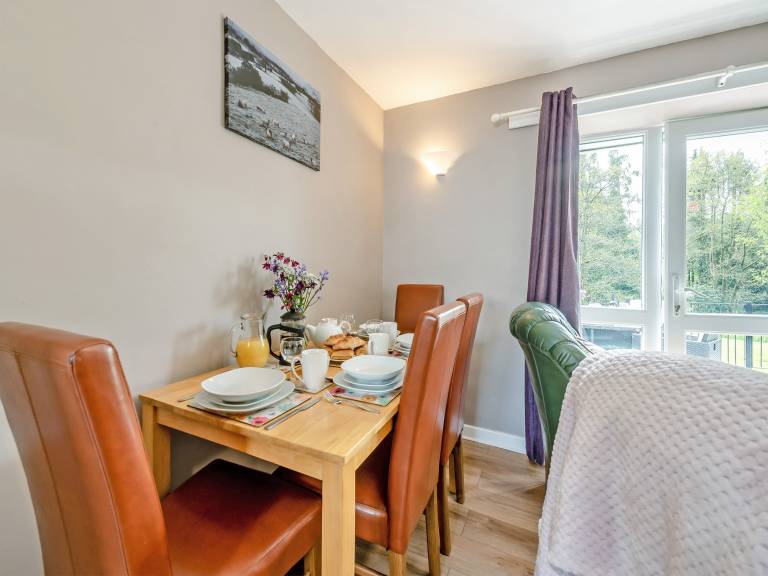 Family-oriented cottage with hot tub, garden & BBQ | Pets allowed — photo 4