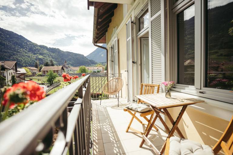 Holiday Apartment 'Freienfeldhof Golden' with Mountain View, Shared Garden and Wi-Fi in Marlengo