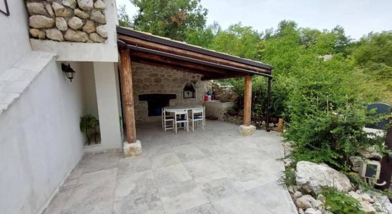 Rental apartment with grill, terrace & garden — photo 2