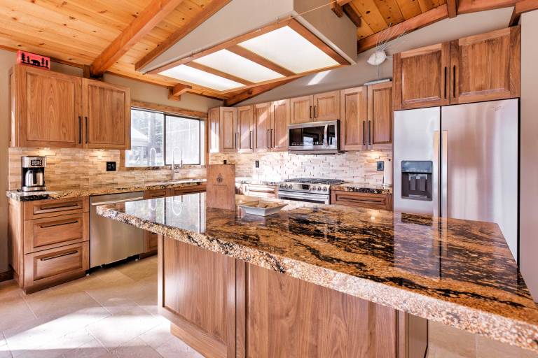 Cozy Lake-View Hideaway! Pet-Friendly Truckee Home — photo 4
