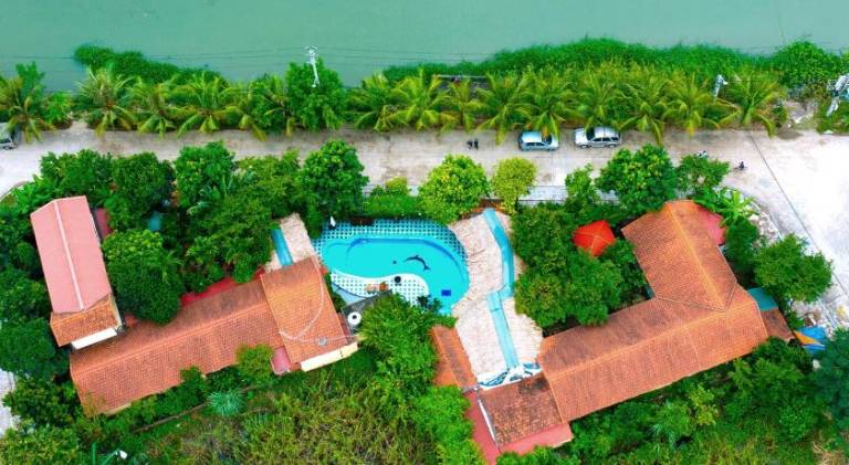 Charming serviced apartment with pool, yard & terrace | Pet-friendly — photo 4