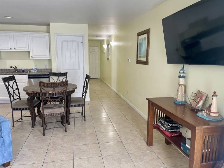 Condo with 1 room for 6 persons — photo 4
