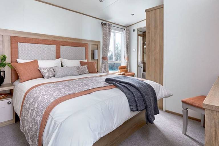 2-Bed Lodge Sleeps 4 - Pet Welcome - Fireplace — photo 2