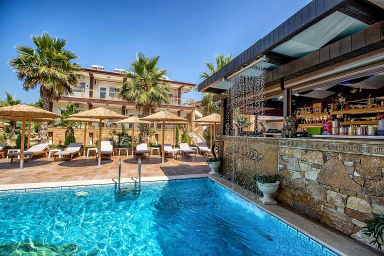 Halkidiki Greek Pride Ηotel and Apartments in Kas