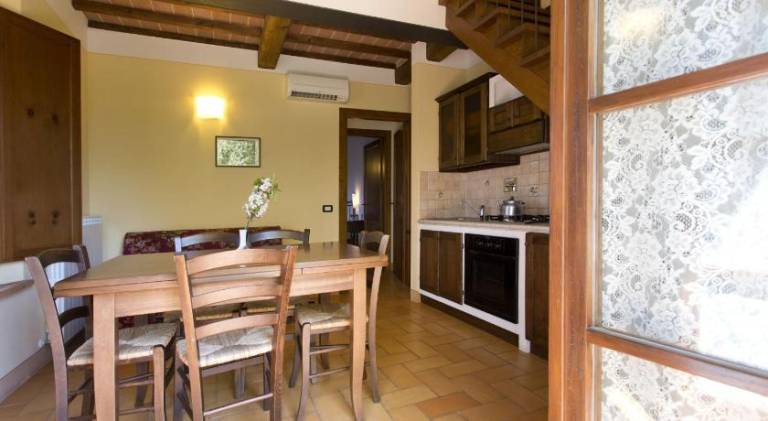 Rental apartment with yard, terrace & grill — photo 4