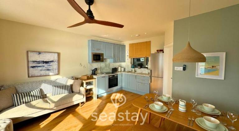 The Panoramic - Beach Front Apt - NO GUEST FEES — photo 2